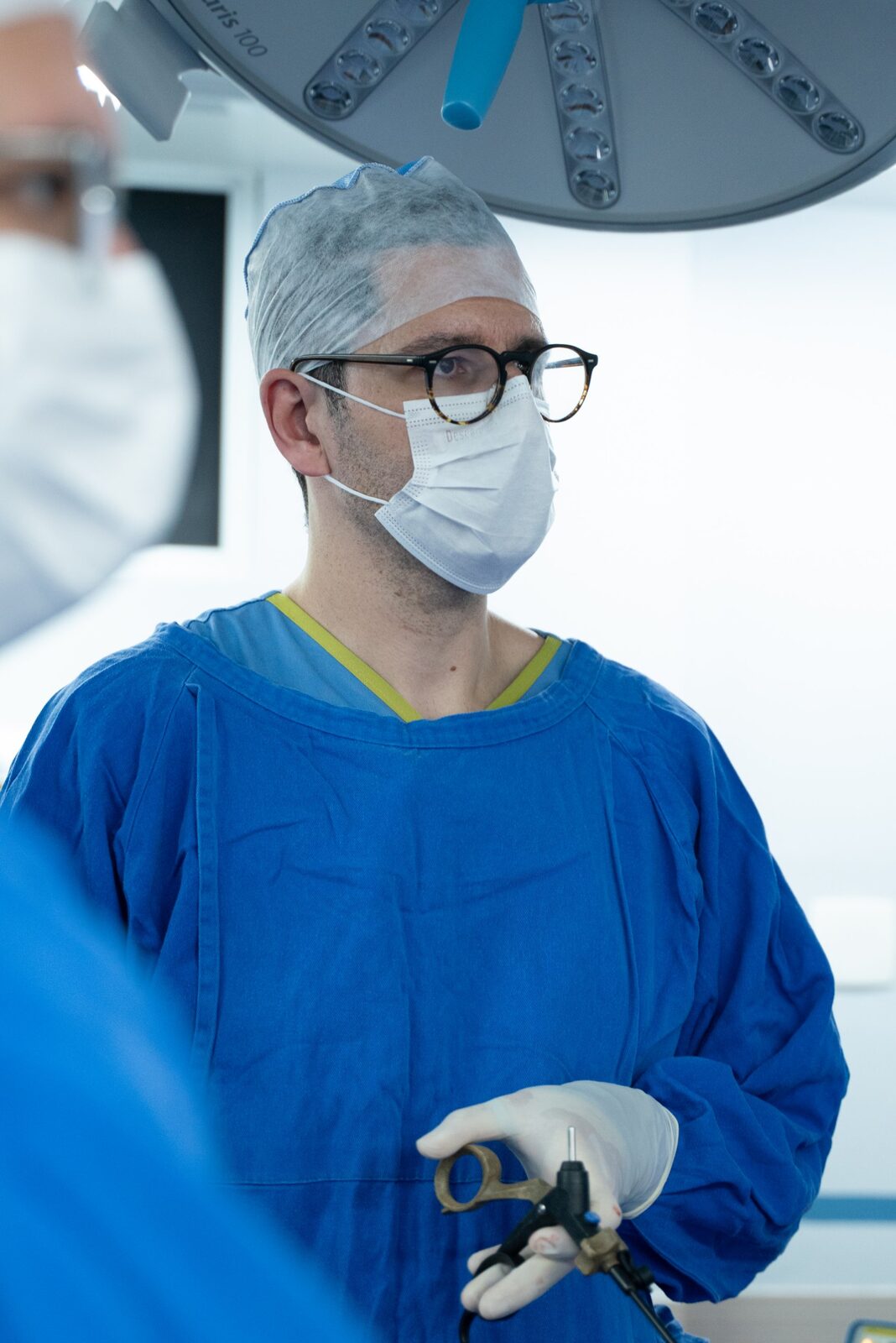 Dr. Flávio em cirurgia